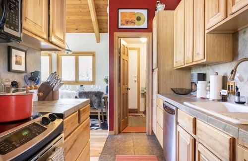 Vail Ski Chalet | "Le Chalet Après" - Stylish Alpen Townhome - Walk to Express Bus