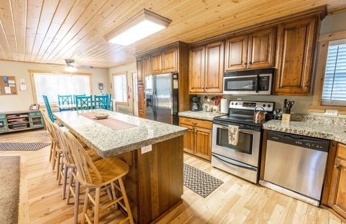 Island Park Cabin | Le Chalet at Mack's Inn CLOSE TO YELLOWSTONE 里黄石公园很近；我说中文！