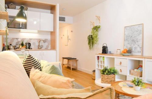 Gares Apartment | Le Charles - TERRASSE ET COEUR DE VILLE