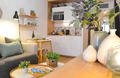 Gares Apartment | Le Charles - TERRASSE ET COEUR DE VILLE
