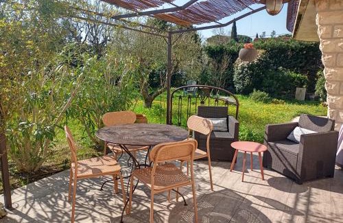 Pernes-les-Fontaines Apartment | Le charme de Landra