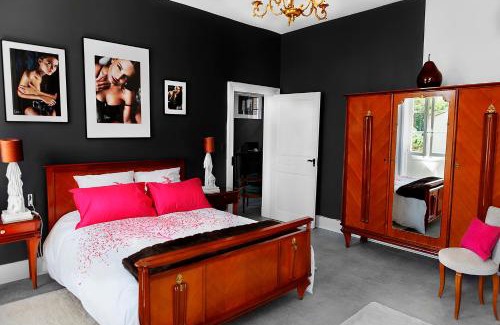 Albi House | LE CHERCHE MIDI Chambres d'hôtes avec CUISINE EQUIPEE grand jardin PARKING SECURISE GRATUIT