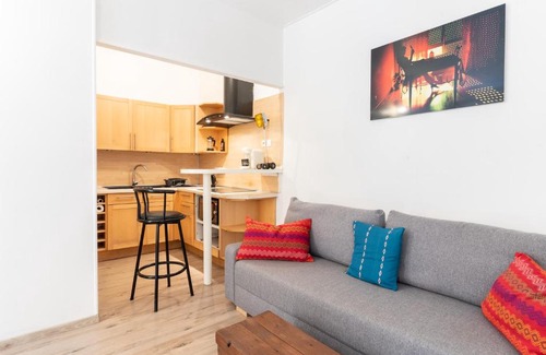 Saint - Aubin - Dupuy Apartment | Le Chiné - Patio convivial - Parking - Centre