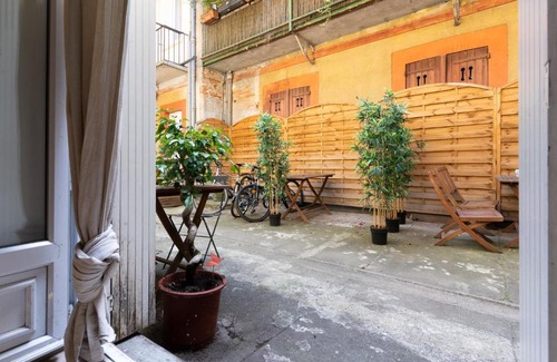 Saint - Aubin - Dupuy Apartment | Le Chiné - Patio convivial - Parking - Centre