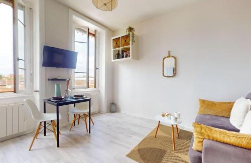 Republique - Tolstoi Apartment | Le Cocon dans les Nuages