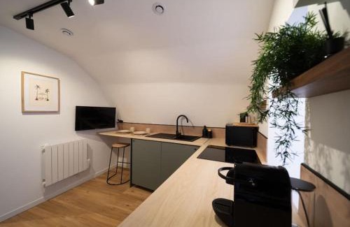 Aubagne Apartment | Le Cocon - Petit Studio 2 couchages - Centre Historique