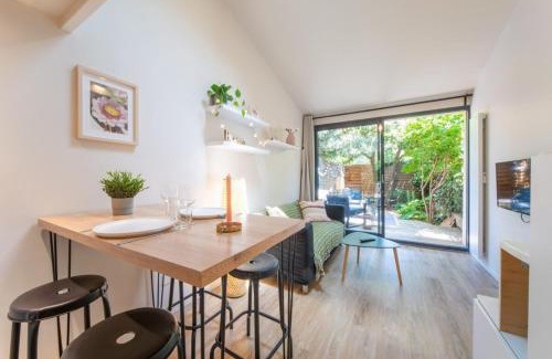 Hopitaux-Facultes Apartment | Le Cocon - Private garden terrace with parking