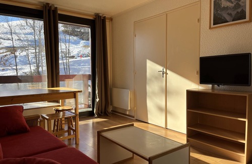 Le Corbier Apartment | Le Corbier (Les Sybelles) - 3 rooms - At the foot of the slopes - South facing.