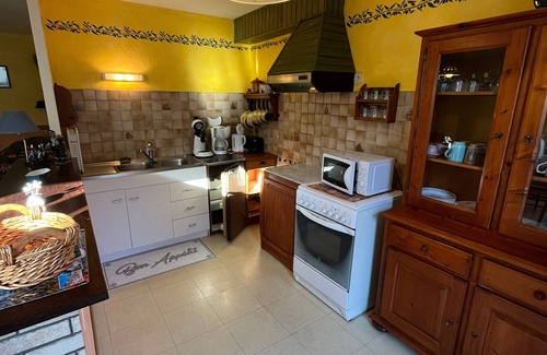 Le Croisic Apartment | Le Croisic: Spacious T3, Ground Floor, Private Parking, Sleeps 5