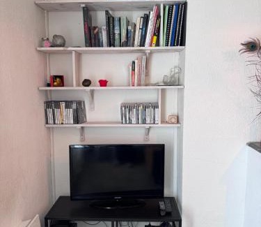Gares House | Le Farges-Grande Chambre en colocation- 3 minutes Gare St Roch- LaConciergerieByNina