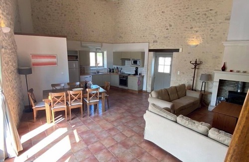 Chalais House | Le Genet - Ancienne grange avec piscine privé