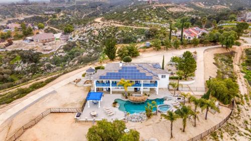 Temecula Villa | Le Grand Bleu by AvantStay Luxury Hilltop Estate
