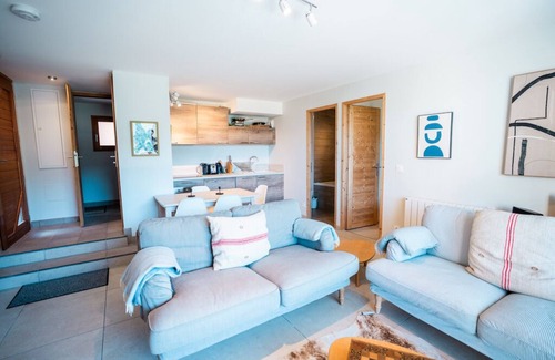 Vaujany Ski Chalet | Le Grand Galbert, 9 bedrm chalet sleeps 18 people, perfect for multiple families