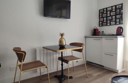 Trouville-sur-Mer Apartment | Le grand large "Superbe studio piscine chauffée du 1 juin au 15 septembre"