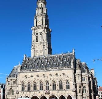 Arras Apartment | Le héros - Central - Familial - Spacieux - Parking public proche