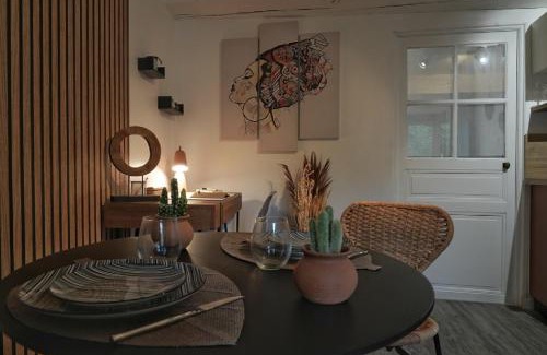 Le Mans Apartment | Le Joli’Mans, appartement refait à neuf, entièrement équipé, pour 2 personnes, proche quartier historique et centre