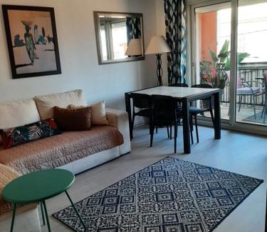 Riou - Petit Juas - Av de Grasse Apartment | le laurier rose