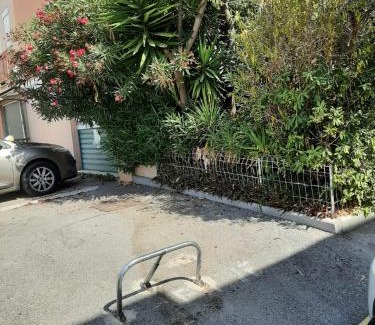 Riou - Petit Juas - Av de Grasse Apartment | le laurier rose