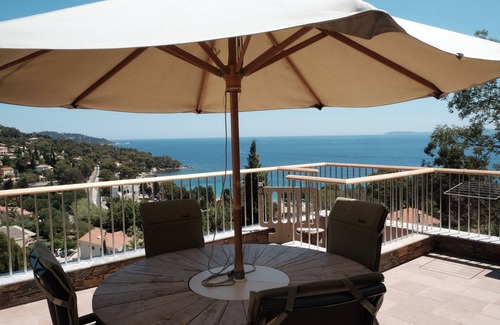 Le Lavandou Villa | Le Lavandou-Aiguebelle-sea view-heated pool-beach 300m-garage-air conditioning
