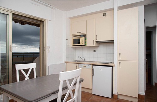 Le Lavandou Apartment | Le Lavandou, Cabin studio to rent for 4 people, breathtaking seaview, direct access to the beach