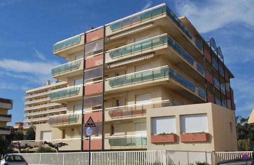 Le Lavandou Apartment | Le Lavandou, Cabin studio to rent for 4 people, breathtaking seaview, direct access to the beach