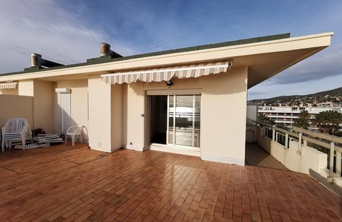Le Lavandou Apartment | Le Lavandou, Cabin studio to rent for 4 people, breathtaking seaview, direct access to the beach