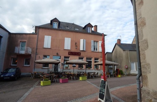 Ouroux-en-Morvan Hotel | Le Lion D'or