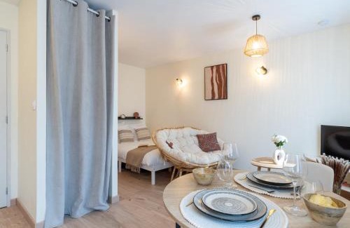 Macon Apartment | Le Lotus - Parking public gratuit, wifi haut débit, proche autoroute, gare & centre ville