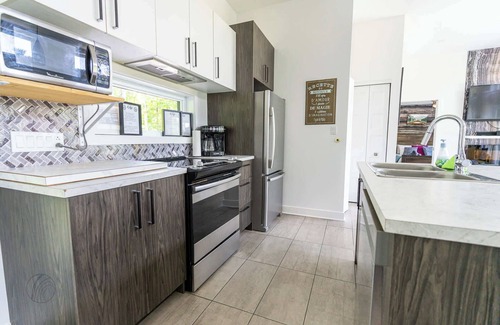Chertsey House | Le Loup | spa | waterfront | dogfriendly