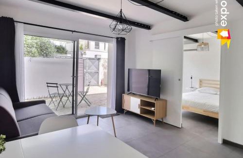 Istres Apartment | Le Lumineux l Clim l Parking l Terrasse l Paisible
