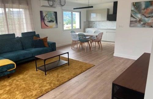 Saint-Clair-du-Rhone Apartment | Le luxe au pied du pilat - 6 voyageurs