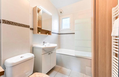 8th Arrondissement House | Le Mûrier - Maison de ville avec patio parking - 6 pers