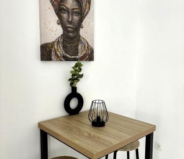 Trappes Apartment | Le Malia - Idéal PRO et COUPLE - Hyper centre - Proche VERSAILLES