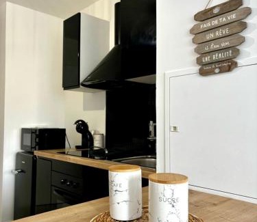 Trappes Apartment | Le Malia - Idéal PRO et COUPLE - Hyper centre - Proche VERSAILLES