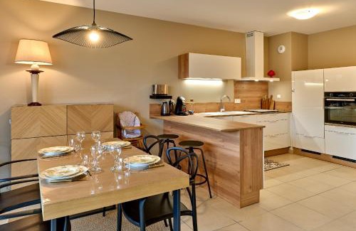 Nevers Apartment | Le Manou, Appartement neuf avec terrasse, parking sous-terrain & ascenseur by PRIMO C0NCIERGERIE