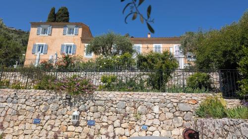 Beausoleil Apartment | Le Mas d'Angeline - Vue mer jardin commun parking voiture obligatoire 10min voiture Monaco route étroite pente raide croisement limité voir photos - Sea view shared garden parking car mandatory 10min car Monaco narrow steep road limited passing see photos