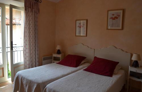 Les Restanques Bed & Breakfast | Le Mazet des Mûres