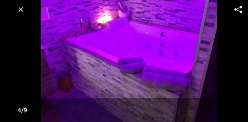 Le Cendre Apartment | Le Menhir Jacuzzi Lit 200x200