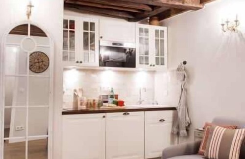 Saint-Merri Apartment | Le Merlot du Marais - Pompidou