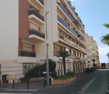 Cannes City Centre Apartment | Le Minerve
