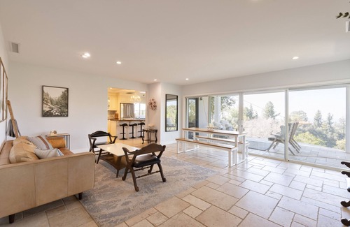 Monrovia House | Le Mont de Michel
