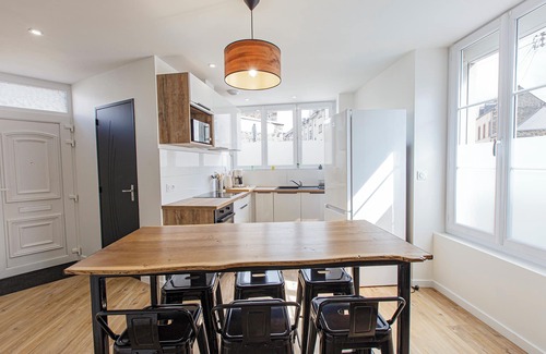 Laval House | Le Movie - Proche gare - 3 chambres