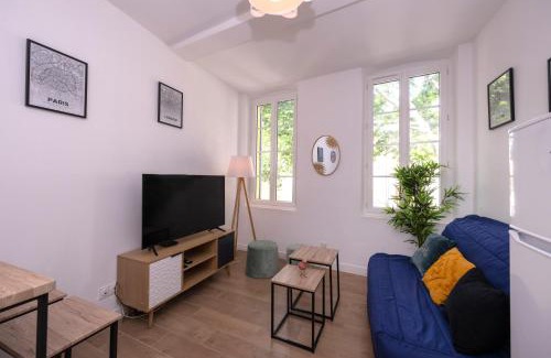 Salon-de-Provence Apartment | Le Nostradamus - Magnifique appartement cours principal plein centre avec parking