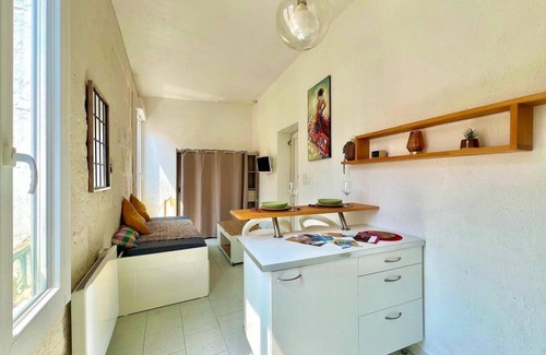 Faubourg Apartment | Le Notre Dame - Cozy Studio 400m from Nîmes Arena