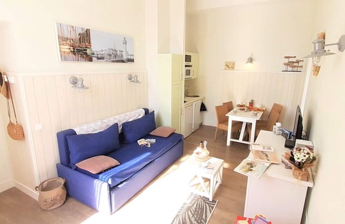 Saint-Martin-de-Re Apartment | "Le Palais" * South terrace, heated swimming pool, hammam,sauna,linen included*.