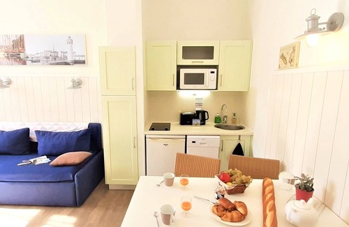 Saint-Martin-de-Re Apartment | "Le Palais" * South terrace, heated swimming pool, hammam,sauna,linen included*.