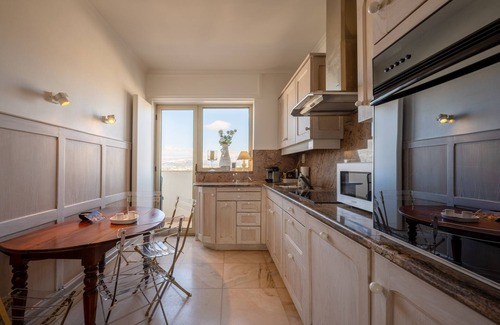 Annecy Old Town Apartment | Le Panoramic - Magnifique Vue sur le lac d'Annecy