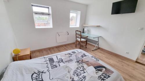 Avesnes-sur-Helpe Apartment | Le petit Château Avesnois - Studio pour 2 personnes - Cuisine Partagée