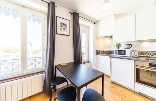 Voltaire - Saint Amour Apartment | Le Petit Chaponnay - Charming Apartment for 2 near Saxe Gambetta