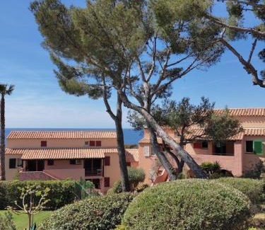 Saint-Mandrier-sur-Mer Apartment | Le petit havre de mer